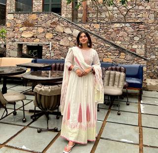 Apoorva Mukhija feet photo thumbnail