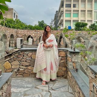 Apoorva Mukhija feet photo thumbnail