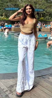 Apoorva Mukhija feet photo thumbnail