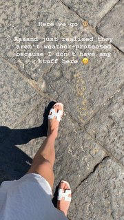 April Rose Pengilly feet photo 13