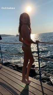April Rose Pengilly feet photo 19