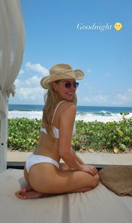 April Rose Pengilly feet photo 7