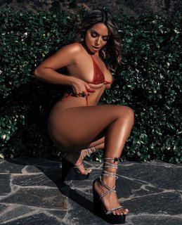Ara Queen Bae feet photo 2