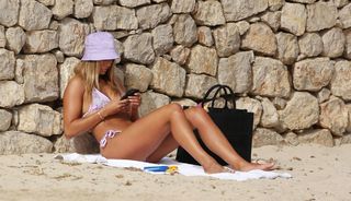 Arabella Chi feet photo 2