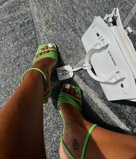 Arabella Chi feet photo 10