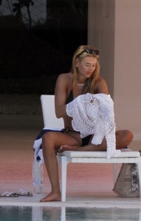 Arabella Chi feet photo 17