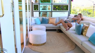 Arabella Chi feet photo 8