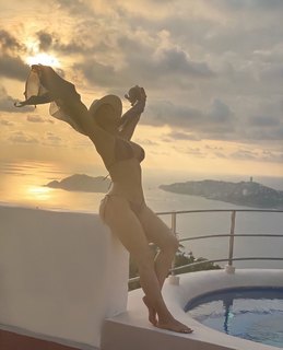 Aracely Arámbula feet photo thumbnail