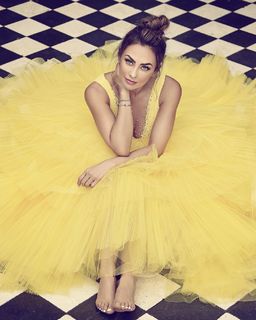 Aracely Arámbula feet photo thumbnail