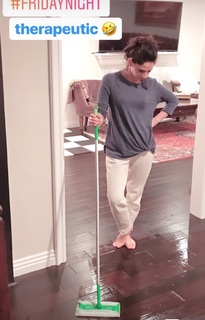 Araksya Karapetyan feet photo thumbnail