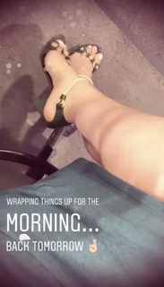 Araksya Karapetyan feet photo thumbnail