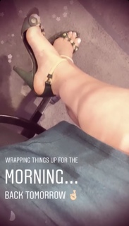 Araksya Karapetyan feet photo thumbnail