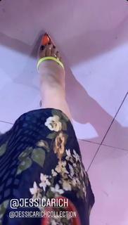 Araksya Karapetyan feet photo thumbnail