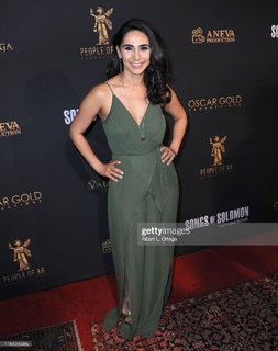 Araksya Karapetyan feet photo thumbnail