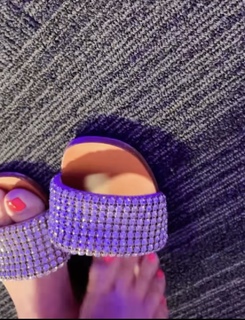 Araksya Karapetyan feet photo thumbnail