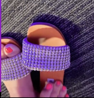 Araksya Karapetyan feet photo thumbnail