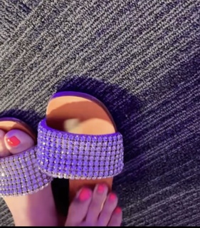 Araksya Karapetyan feet photo thumbnail