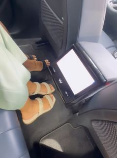 Araksya Karapetyan feet photo thumbnail