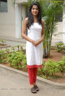 Archana Kavi feet photo 7