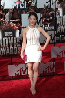 Arden Cho feet photo thumbnail