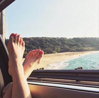 Arden Cho feet photo thumbnail