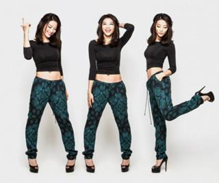 Arden Cho feet photo thumbnail