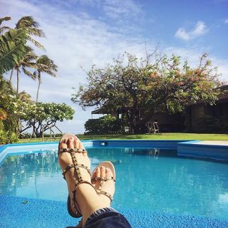 Arden Cho feet photo thumbnail