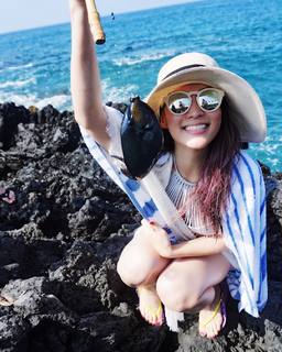 Arden Cho feet photo thumbnail