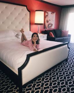 Arden Cho feet photo thumbnail