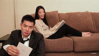 Arden Cho feet photo thumbnail