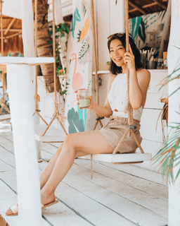 Arden Cho feet photo thumbnail