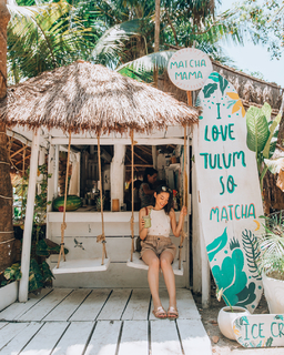 Arden Cho feet photo thumbnail