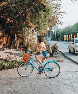 Arden Cho feet photo thumbnail