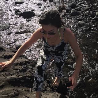 Arden Cho feet photo thumbnail