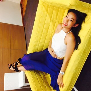 Arden Cho feet photo thumbnail