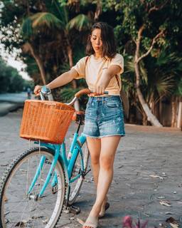 Arden Cho feet photo thumbnail