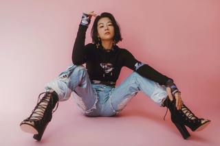 Arden Cho feet photo thumbnail