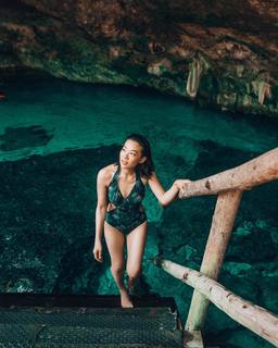 Arden Cho feet photo thumbnail