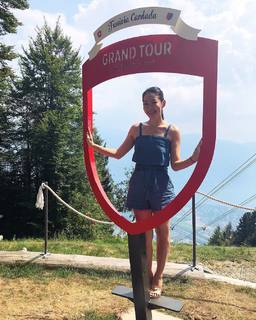 Arden Cho feet photo thumbnail