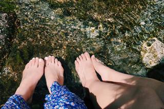 Arden Cho feet photo thumbnail