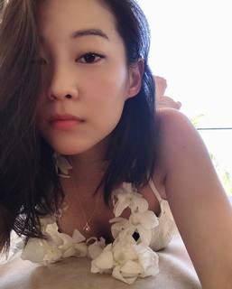 Arden Cho feet photo thumbnail