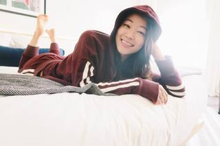 Arden Cho feet photo thumbnail