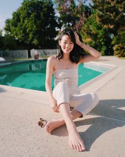 Arden Cho feet photo thumbnail