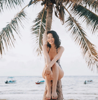 Arden Cho feet photo thumbnail