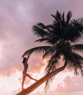 Arden Cho feet photo thumbnail