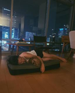 Arden Cho feet photo thumbnail