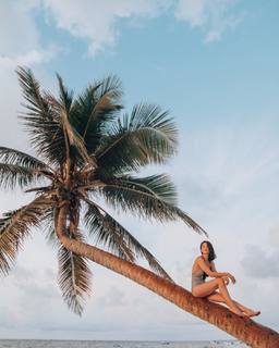 Arden Cho feet photo thumbnail