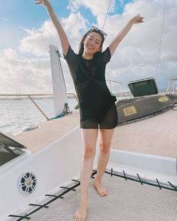Arden Cho feet photo thumbnail