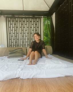 Arden Cho feet photo thumbnail