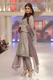 Areeba Habib feet photo 9
